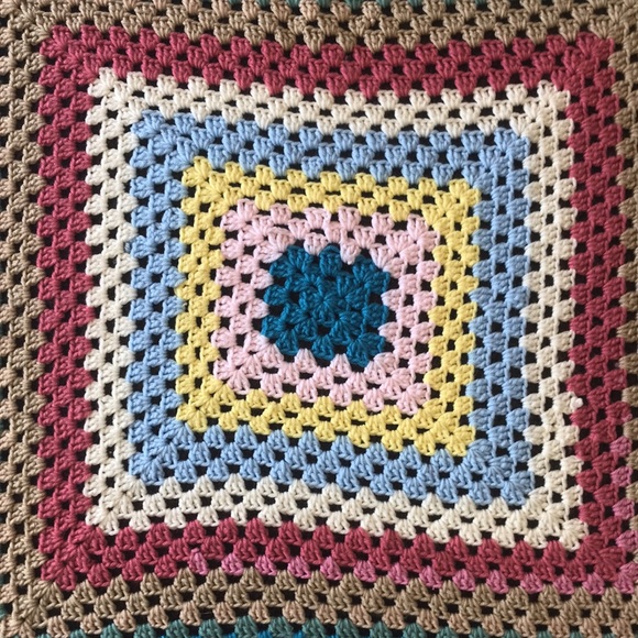 Vintage Handmade Granny Square Crotched Blanket Throw Afghan - Picture 4 of 6